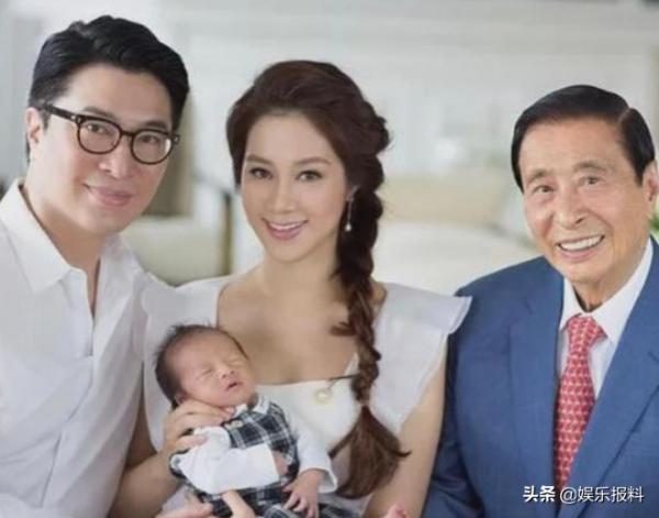 千億媳婦徐子淇為好友慶生!11位名媛出席,李嘉欣疑被踢出局 千億媳婦徐子淇為好友慶生!11位名媛出席,李嘉欣疑被踢出局