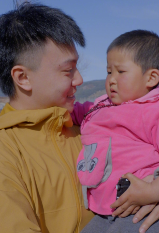 “變形計小魔王”王晨正：爺爺去世後，不遠萬里奔喪悼念