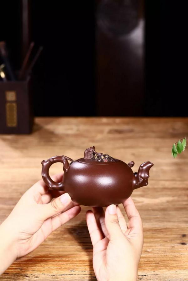 獨家經典花器「松鼠葡萄」紫泥製作，350cc