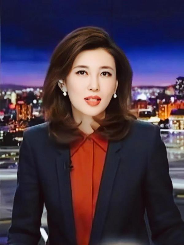 央視中文國際頻道《海峽兩岸》主持人李紅