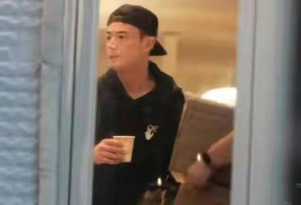 林心如女兒生日趴曝光！小海豚罕露臉被團寵，燙捲髮戴蝴蝶結好美