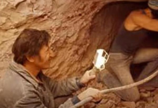 世界&OpenCurlyDoubleQuote;歐泊&rdquo;之都，民居建在礦洞中十分舒適，需要用錢時就在家挖