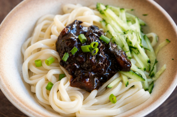 愛吃麵條的要收藏，大廚分享秘製炸醬的做法，拌飯拌麵都很香