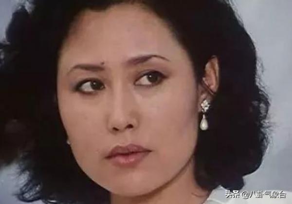 哈斯高娃：不滿騰格爾“嗜酒如命”離婚，單身26年不婚不育