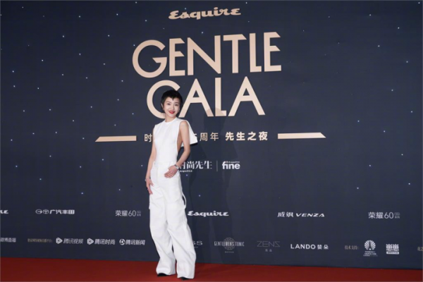 郭采潔王大陸紅毯造型慘遭批評 詭異穿著飄土味？