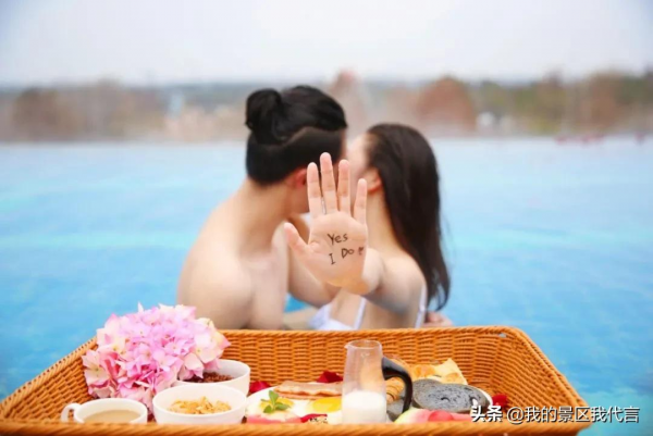 萬聖節飄雪，溫泉趴約起