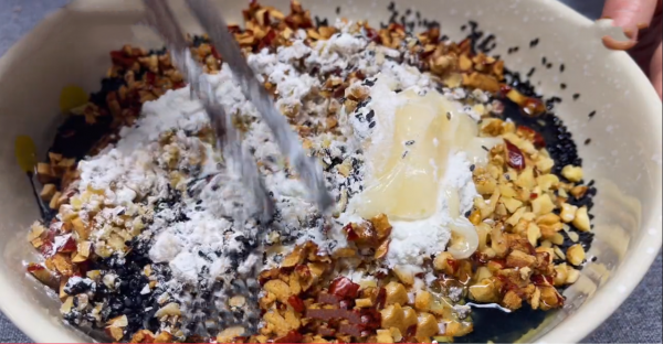 女人40歲別太節儉，常吃9種“零嘴”，滋陰補血，氣色紅潤顯年輕