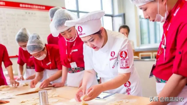 從連虧5年到500家門店，喜家德水餃的秘訣