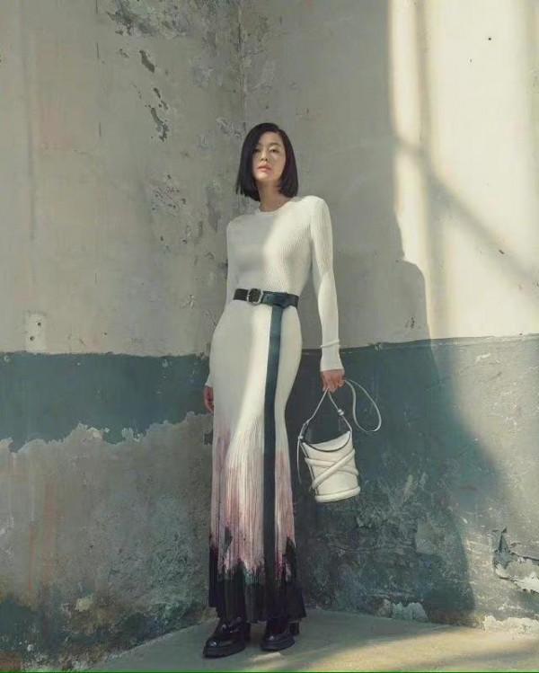 全智賢瘦出了老態,拍時尚大片只剩“骨感美”,連氣質都改變好多 全智賢瘦出了老態,拍時尚大片只剩“骨感美”,連氣質都改變好多