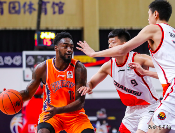 CBA第六輪綜述:阿聯復出廣東連勝,張帆得分稱霸,周鵬超越姚明 CBA第六輪綜述:阿聯復出廣東連勝,張帆得分稱霸,周鵬超越姚明