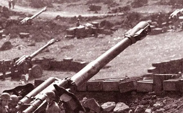 越軍為何懼怕我軍火炮?炮彈就像不要錢,身邊的石頭都被炸成了粉 越軍為何懼怕我軍火炮?炮彈就像不要錢,身邊的石頭都被炸成了粉