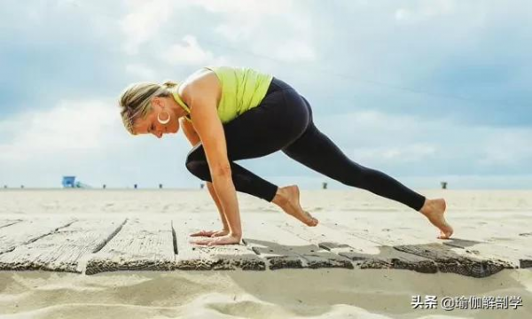 減肚子別做仰臥起坐！這9個瑜伽核心動作更高效