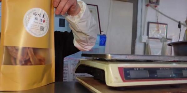 山東大叔做土豪小吃，一斤80元16年不挪地，顧客吃了忘不掉