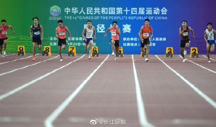 百米決賽8人全部跑進10秒30，“中國小飛人”集體爆發