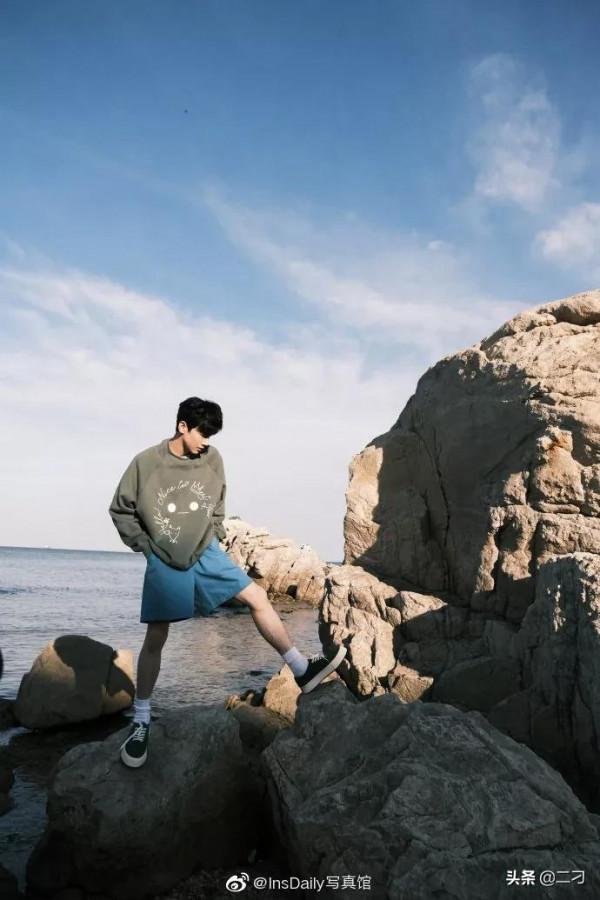 白敬亭 x MiniBAZAAR 十月刊海邊踏浪的純粹少年 ​​​​ 白敬亭 x MiniBAZAAR 十月刊海邊踏浪的純粹少年 ​​​​