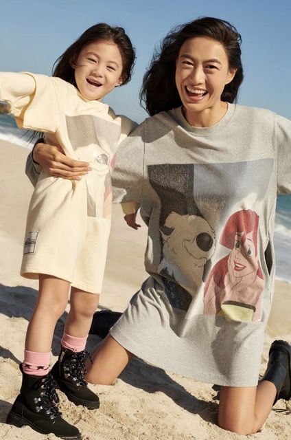 秦舒培母女同框，穿基礎款也有超模範，4歲女兒帶鑽石項鍊太搶眼