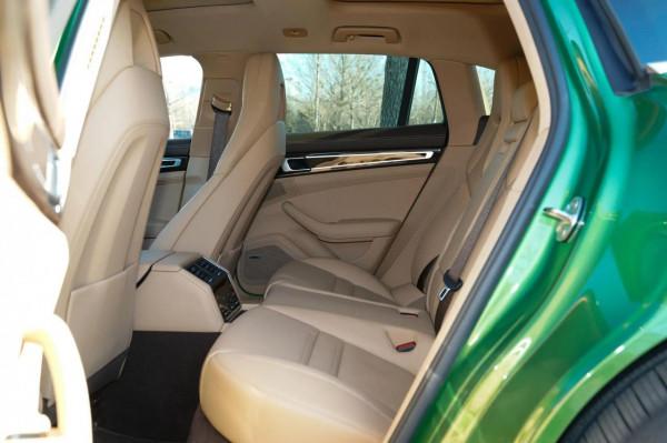 Panamera E-Hybrid，大型車，配雙渦輪增壓發動機，動力澎湃