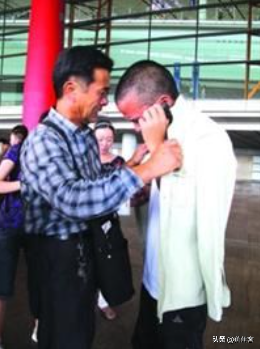 張磊磊：被海盜劫持571天，8個月未吃鹽，獲救後哽咽稱：感謝國家