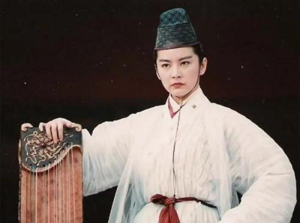 貼個鬍子就叫女扮男？扮男裝，這八位才稱的上英姿卓絕，氣質非凡