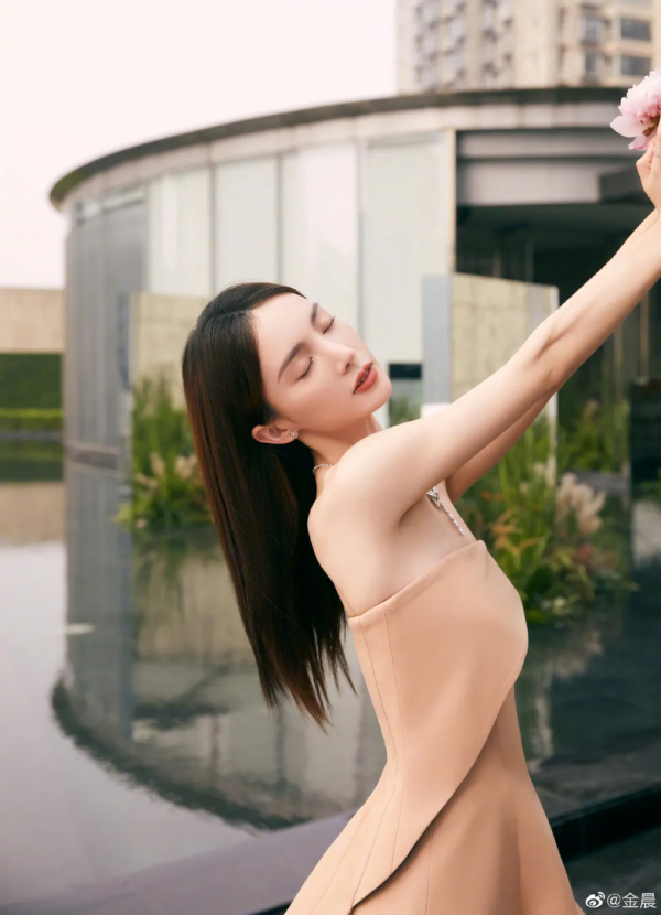 ​金晨光腳跳舞火出圈，又是被她裝到的一天