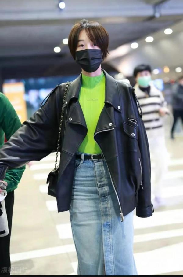 藍盈瑩機車皮衣搭牛仔裙帥帥惹人愛