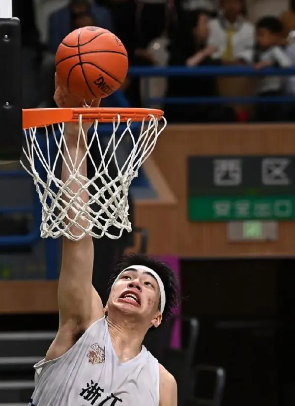 爆了！兩戰55分22板！中國男籃又一超級中鋒？布朗尼都是他隊友