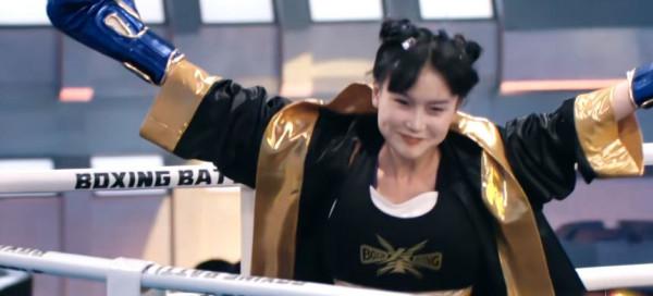 黃齡已經那麼有名氣了,何必出來捱打呢?還被打哭在拳臺上 黃齡已經那麼有名氣了,何必出來捱打呢?還被打哭在拳臺上