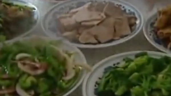 女子自稱五年沒吃一口飯，只喝自來水，一吃飯就渾身疼痛