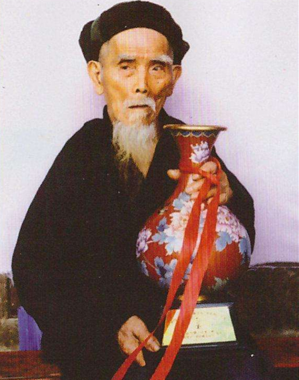 中國“長壽之王”龔來發:無兒無女活到133歲,生前愛好不太健康 中國“長壽之王”龔來發:無兒無女活到133歲,生前愛好不太健康