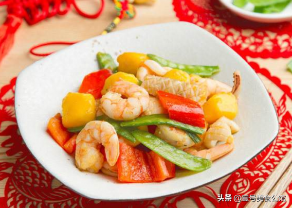 分享一款芒果鮮蔬炒蝦仁，果味濃郁，甜鮮味美，吃了一次還想吃