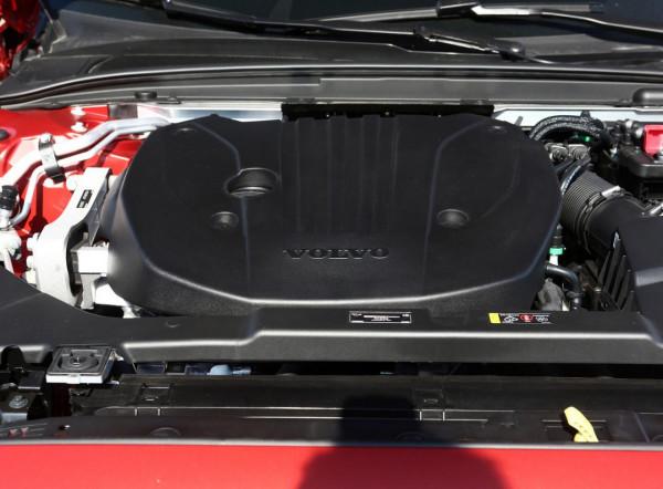 沃爾沃S60跌至24萬多，197馬力+48V輕混，還看什麼凱美瑞