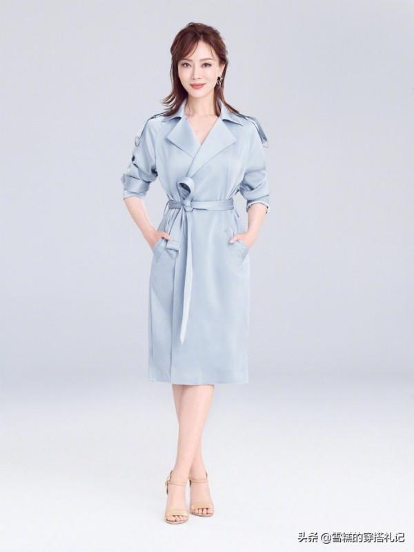 40歲左右的女人，衣服儘量不要穿駝色和灰色，其實這些更氣質顯白