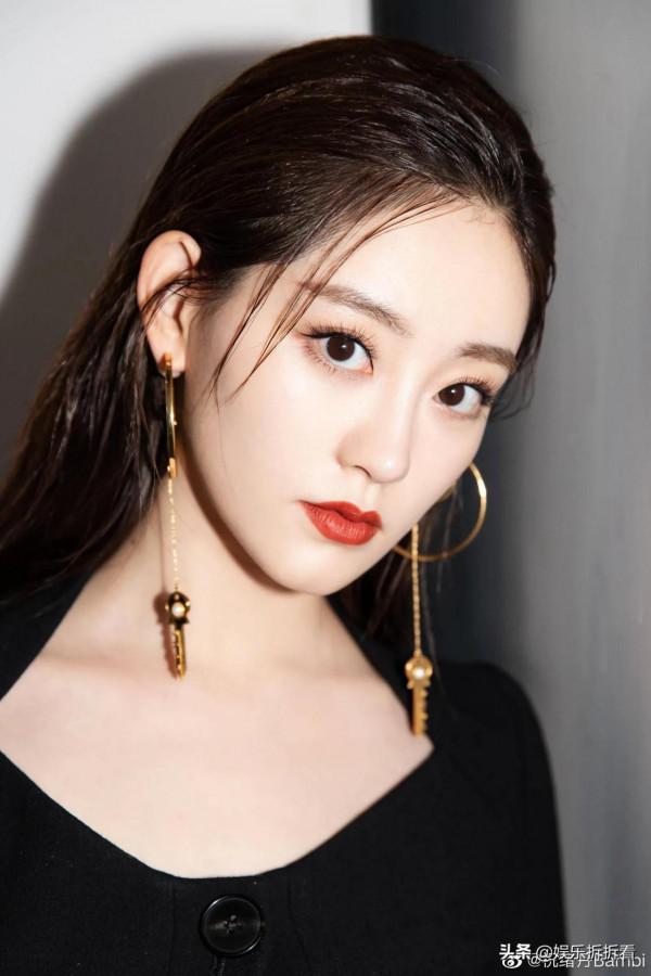 同被老闆楊冪力捧，祝緒丹為何成不了第二個迪麗熱巴？