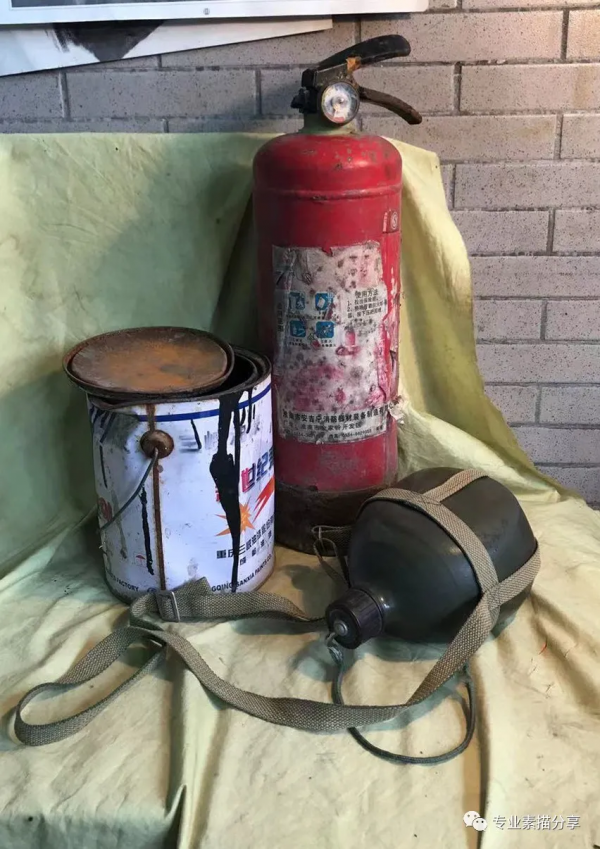 靜物｜滅火器油漆桶組合畫法與步驟