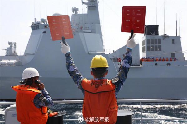 海軍第39批護航編隊進行綜合補給