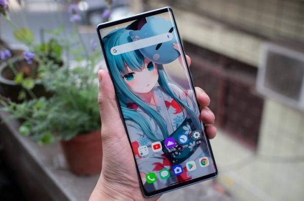 開箱一個爛大街的手機 LG Wing