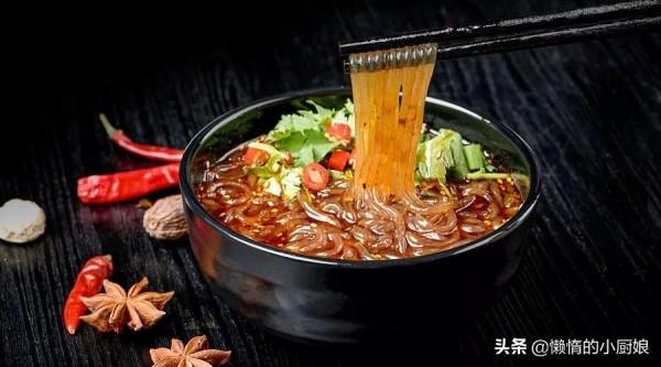 愛吃粉絲的朋友們,像我這樣做,酸辣開胃,真的太好吃了 愛吃粉絲的朋友們,像我這樣做,酸辣開胃,真的太好吃了