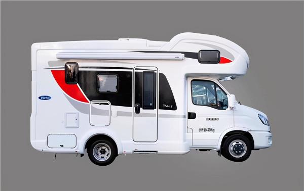 新款亞特Y8紀念版依維柯無拓展房車,超大空間滿足五人出行 新款亞特Y8紀念版依維柯無拓展房車,超大空間滿足五人出行