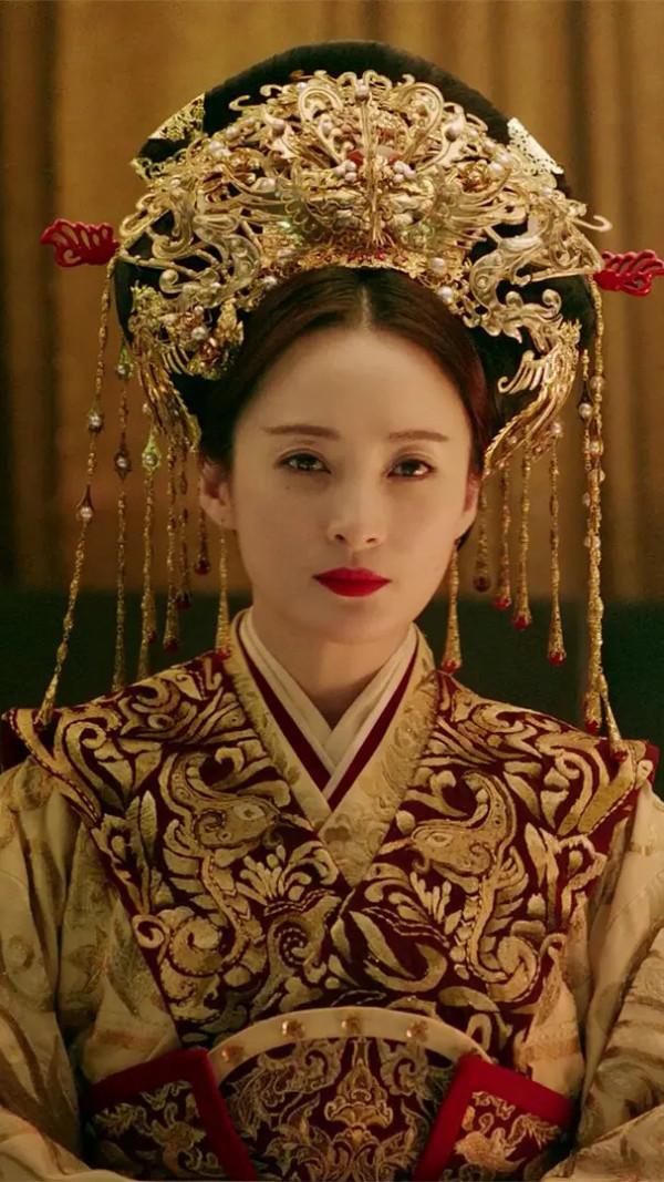 「盤點」古裝女主發冠大賞 趙麗穎的最華麗繁複 譚松韻跟宣璐撞款 「盤點」古裝女主發冠大賞 趙麗穎的最華麗繁複 譚松韻跟宣璐撞款