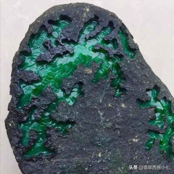 看完它!你也能輕鬆掌握翡翠皮殼特徵 看完它!你也能輕鬆掌握翡翠皮殼特徵