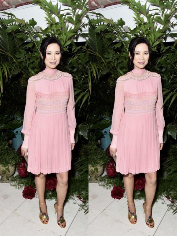 鄧文迪“女富豪”的身份藏不住了,穿鑲金的裙子也不庸俗,好厲害 鄧文迪“女富豪”的身份藏不住了,穿鑲金的裙子也不庸俗,好厲害