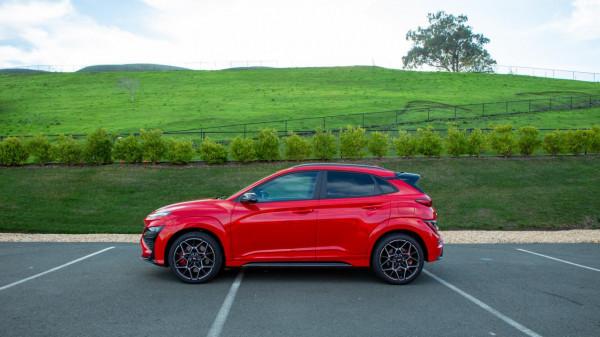 伊蘭特N即將入華，另一款海外昂希諾N值得等嗎？海外試駕KONA N