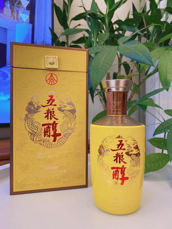 每逢佳節必喝酒,感情都在酒裡頭。自飲送禮三款五糧濃香產品推薦 每逢佳節必喝酒,感情都在酒裡頭。自飲送禮三款五糧濃香產品推薦