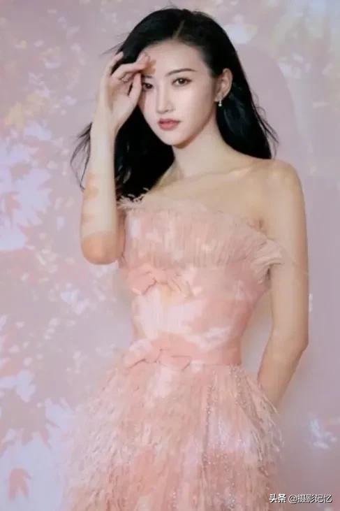 景甜:氣質高雅,端莊大氣 景甜:氣質高雅,端莊大氣