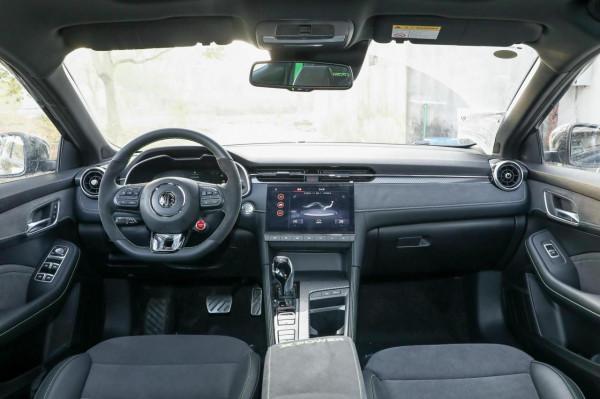 家用車都配&OpenCurlyDoubleQuote;組合10擋&rdquo;變速箱了？名爵6 PHEV 香不香？