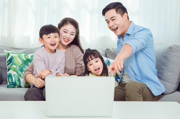 當你的孩子自我否定時,變得悲觀時,父母該怎麼做? 當你的孩子自我否定時,變得悲觀時,父母該怎麼做?