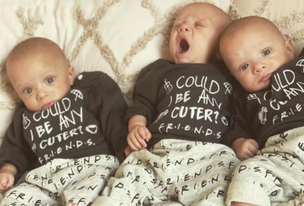 英國女子懷了三胞胎,早前檢查兩個是女的,結果生下了三個男寶寶 英國女子懷了三胞胎,早前檢查兩個是女的,結果生下了三個男寶寶