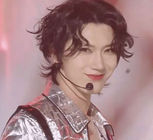 明明代言的是美妝產品,這些男星怎麼被畫成了妖魔鬼怪? 明明代言的是美妝產品,這些男星怎麼被畫成了妖魔鬼怪?