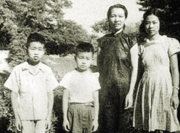 女兒是國民黨特務，母親是共產黨地下工作者，母女相聚，母親被殺