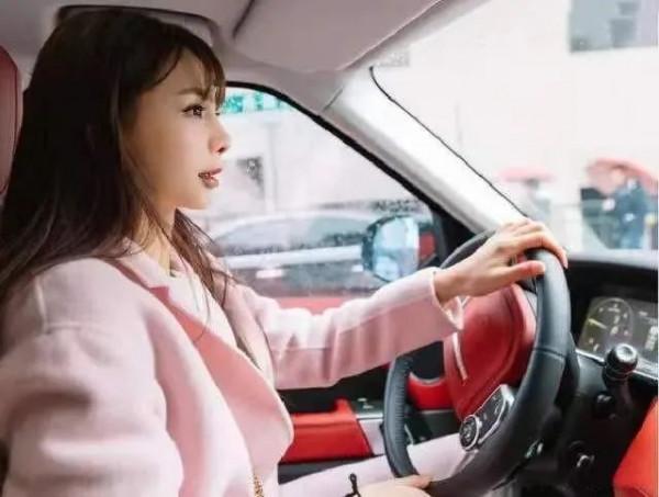 一把菜刀60萬，一雙日常鞋80萬，明星們的生活到底有多奢侈？